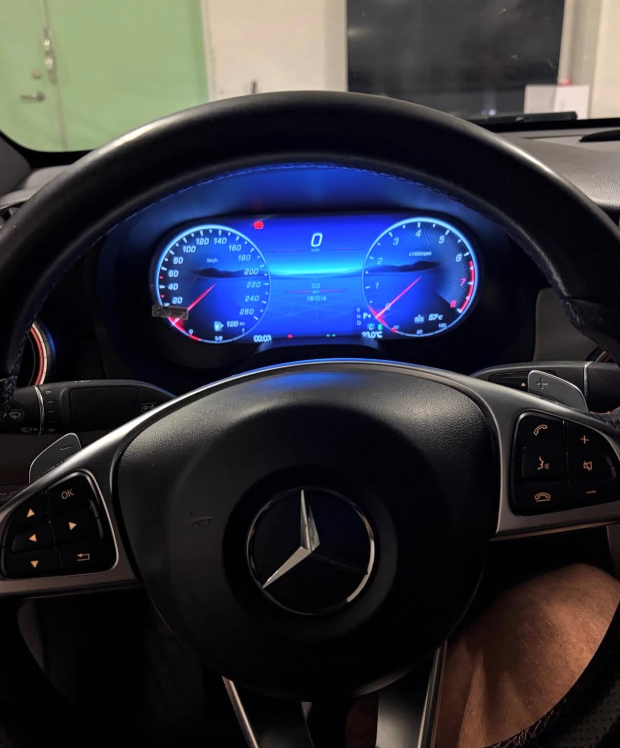 Digital Cockpit för Mercedes-Benz