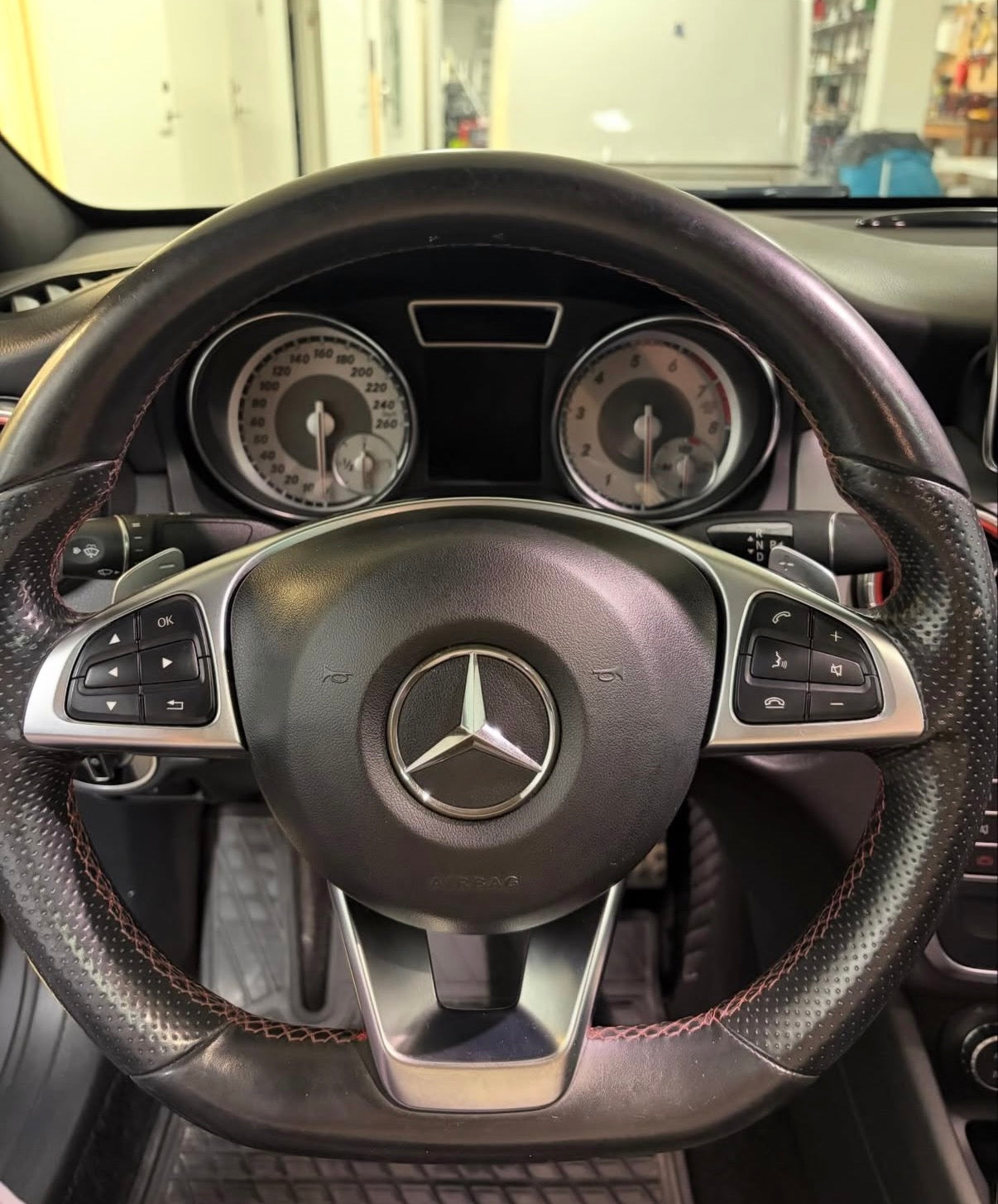 Digital Cockpit för Mercedes-Benz